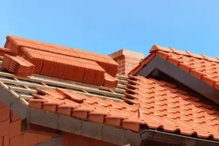 Pose et rénovation de toiture en tuiles en Loire-Atlantique